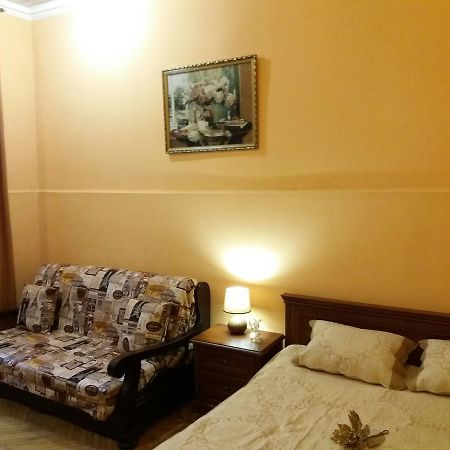Apartment On Ploshcha Svyatogo Teodora Lviv Exterior photo