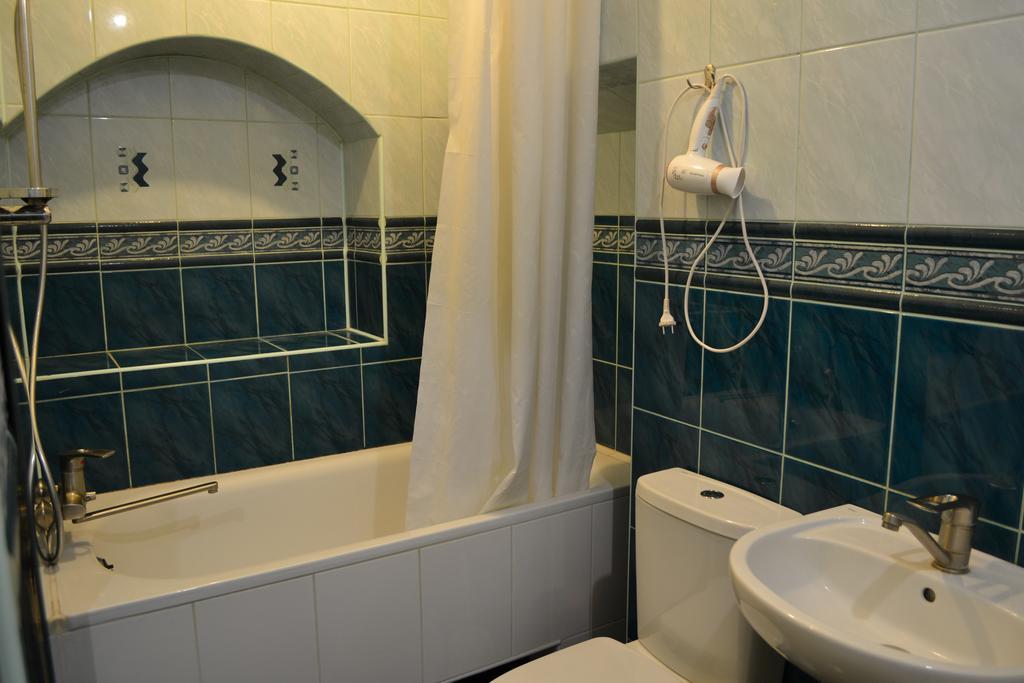 Apartment On Ploshcha Svyatogo Teodora Lviv Exterior photo