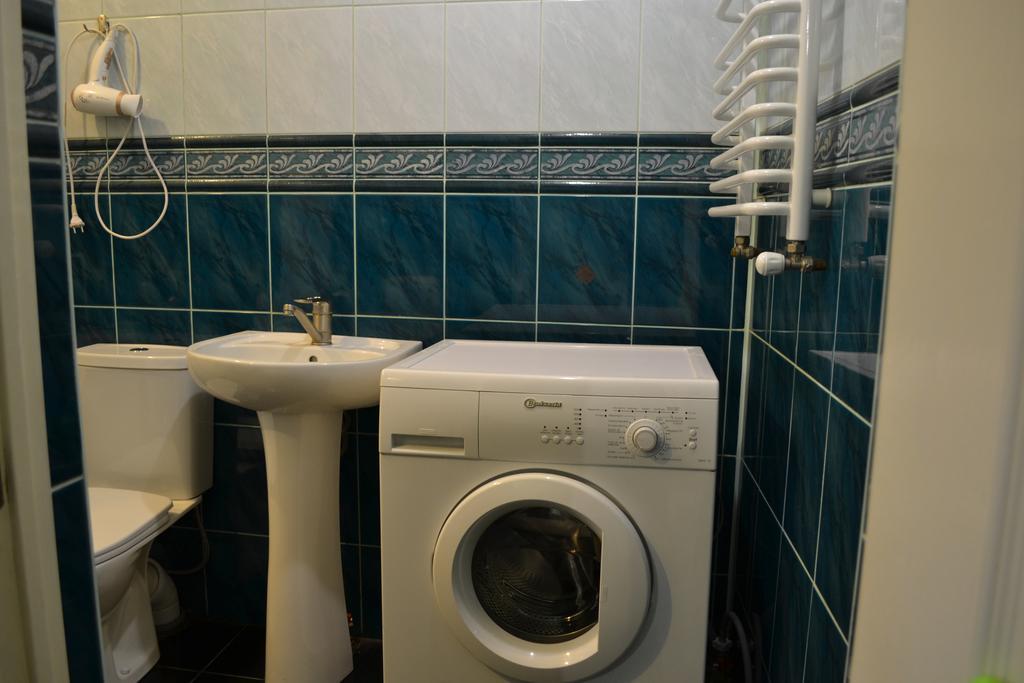 Apartment On Ploshcha Svyatogo Teodora Lviv Exterior photo